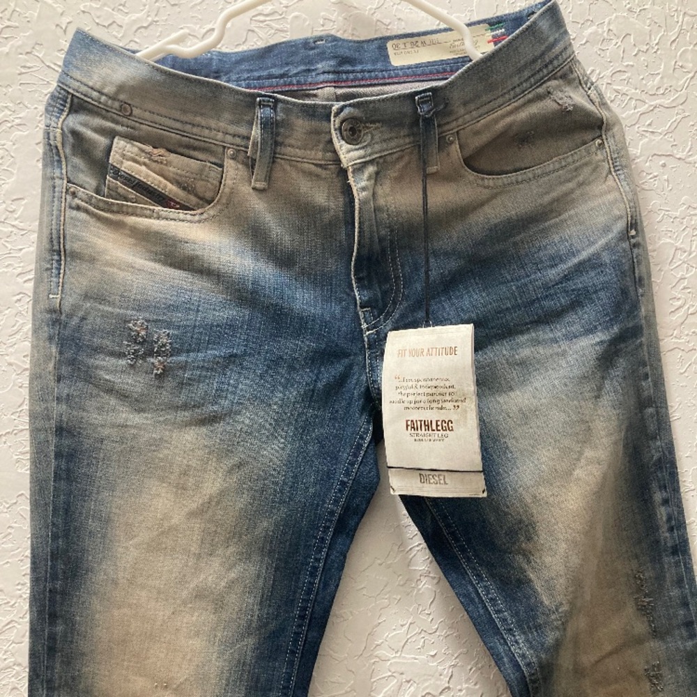DIESEL Faithlegg - straight - Women’s Jeans Blue Distressed Sz 26 L 30
